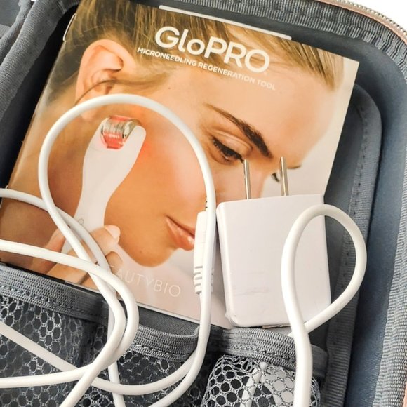 Beauty GloPRO at-home micro needling rejuvenation tool with a pink travel case - Picture 5 of 5